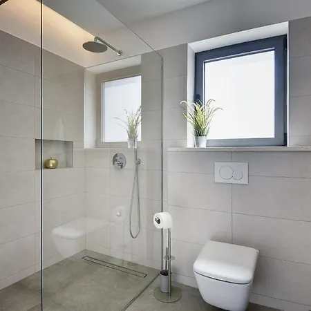 Modern With Private Swimming Pool וילה