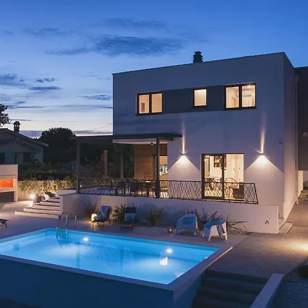 Vila Modern With Private Swimming Pool
