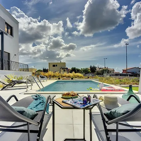 Vila Modern With Private Swimming Pool Pula