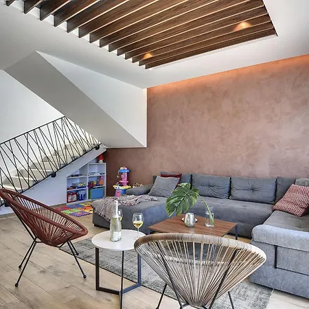 Modern With Private Swimming Pool Vila
