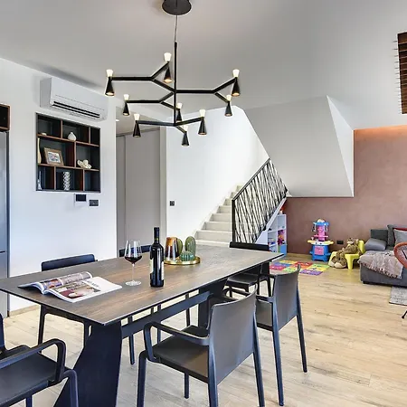 Modern With Private Swimming Pool Pola